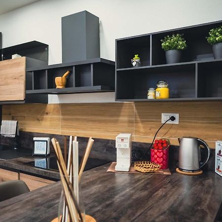 L Arche Comfort & Relax Brown Home Di Via Varesina Milano Exterior foto
